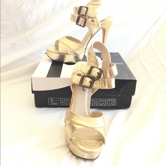 Michael Antonio Tira Met Gold Colored Platform Heels NWT - Picture 1 of 7